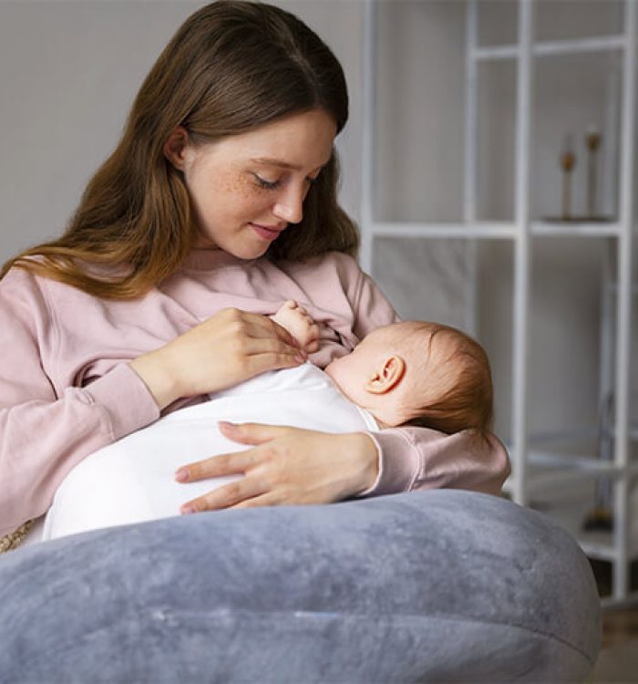 What are the benefits of early breastfeeding?